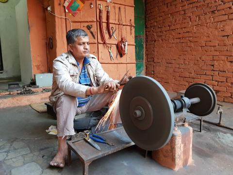 Scherenschleifer in den Strassen von Agra